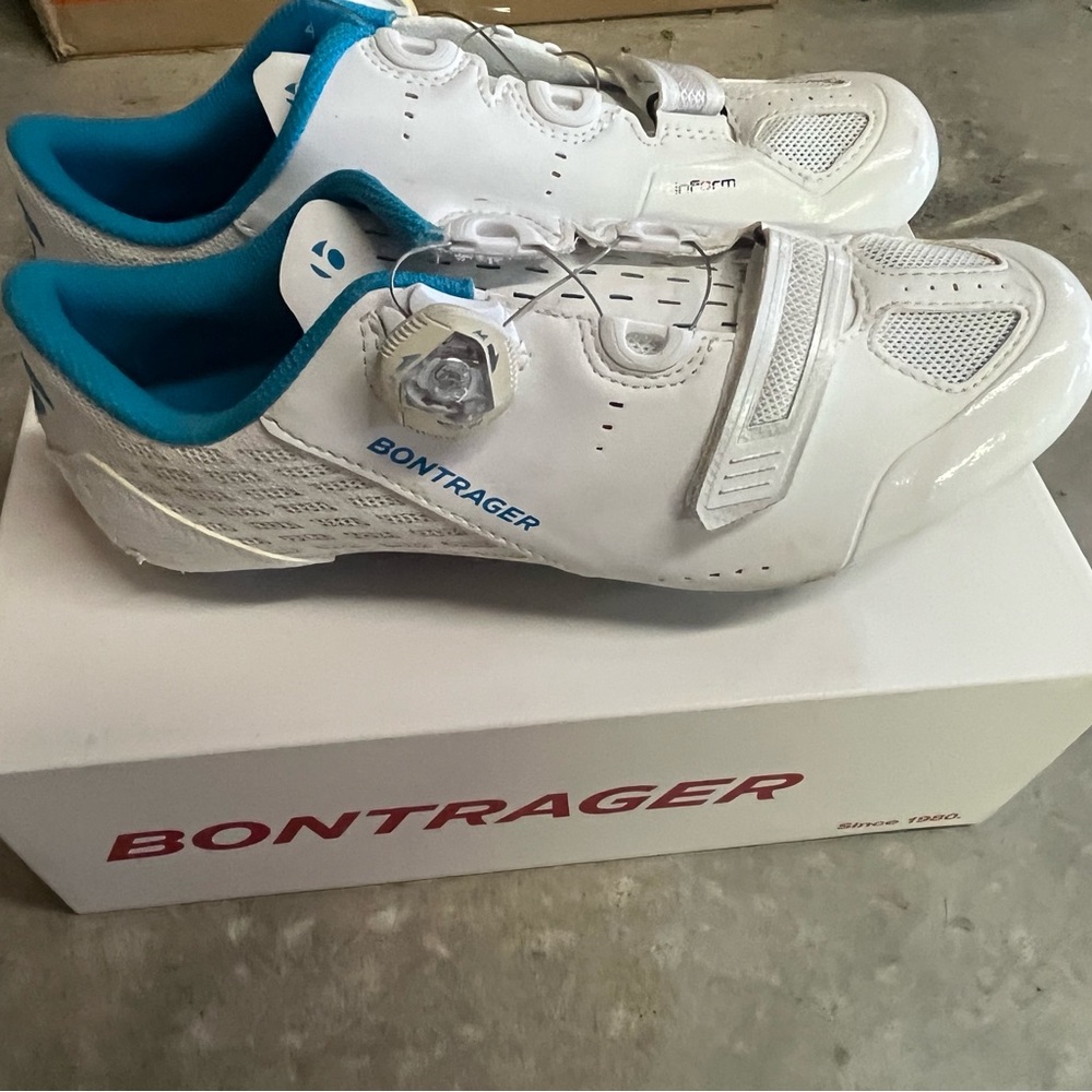 Bontrager blue and white cycling shoes women’s 7.5